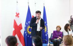 კახა კალაძე: ჩემთვის დიდი პატივია, რომ დღეს, ამდენ წარმატებულ ქალბატონს ვხედავ ამ შემხვედრაზე [R]